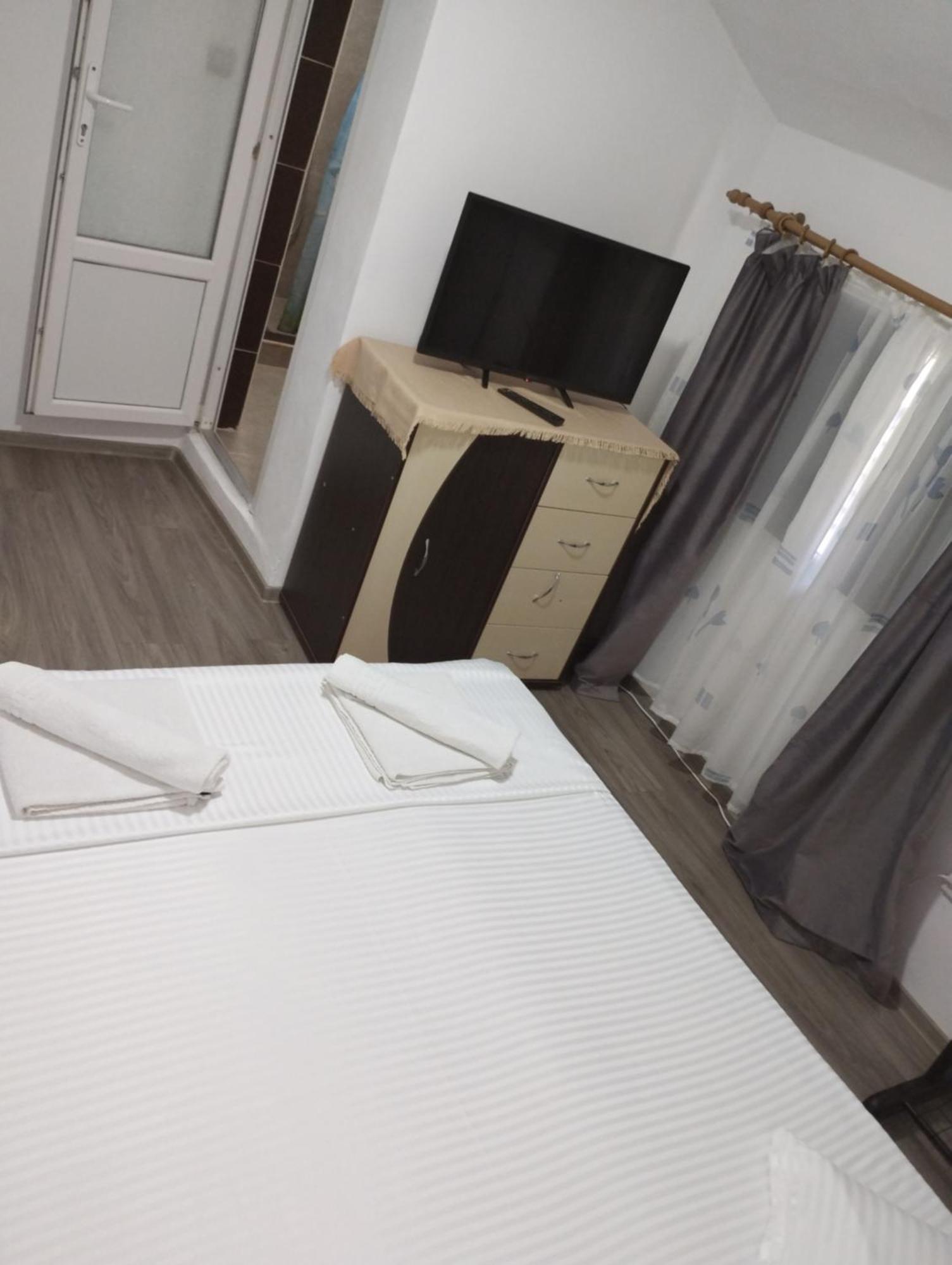 Casamarinela Hotel Orsova Kültér fotó